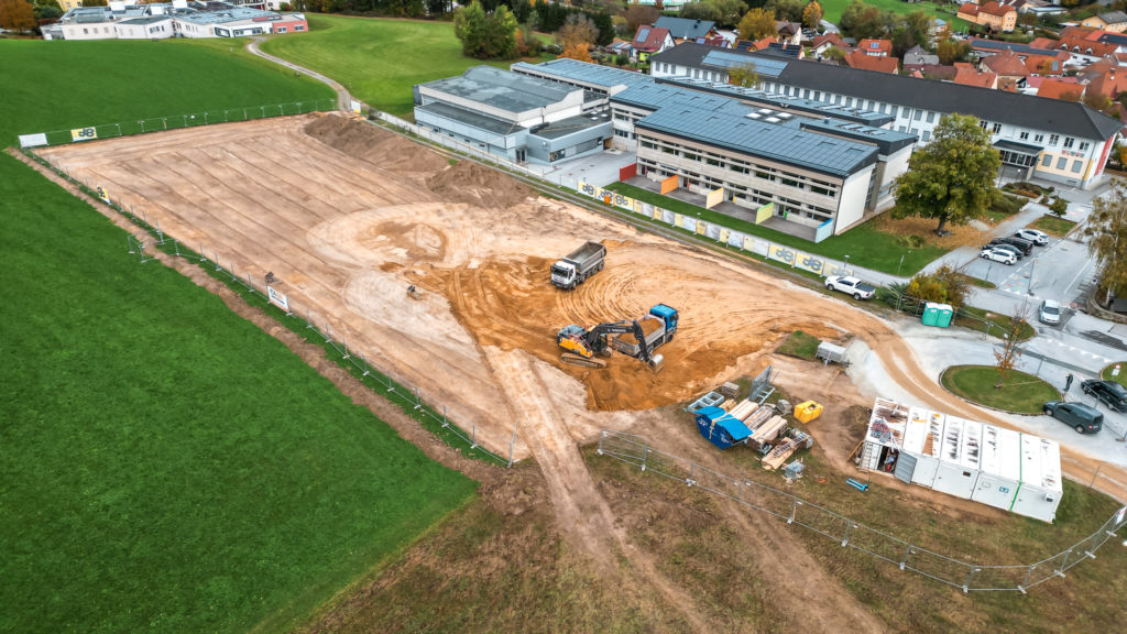 Drohnenfoto vom Baustart Neubau Kindergarten Vorau